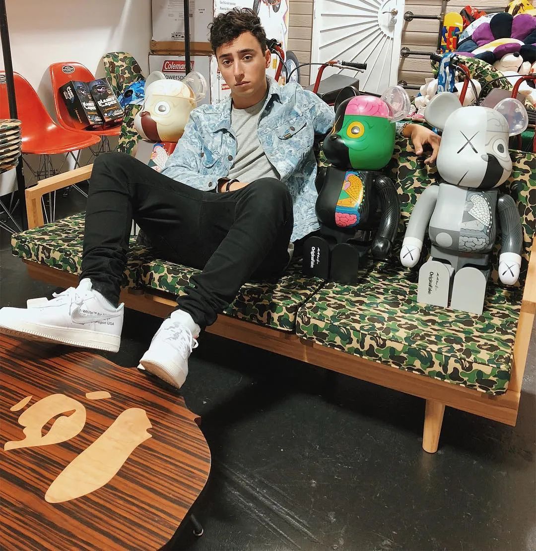 "大多数爱玩的人做夜店公关都是为了泡妞或者吸毒,只有zack bia,他