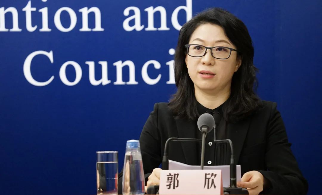 疾控中心学校卫生所所长郭欣女士介绍了三基色光源及台灯色温相关问题