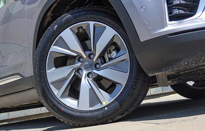 吉利新SUV实拍，空间真大，5座/7座可选，15万起售下月就能买