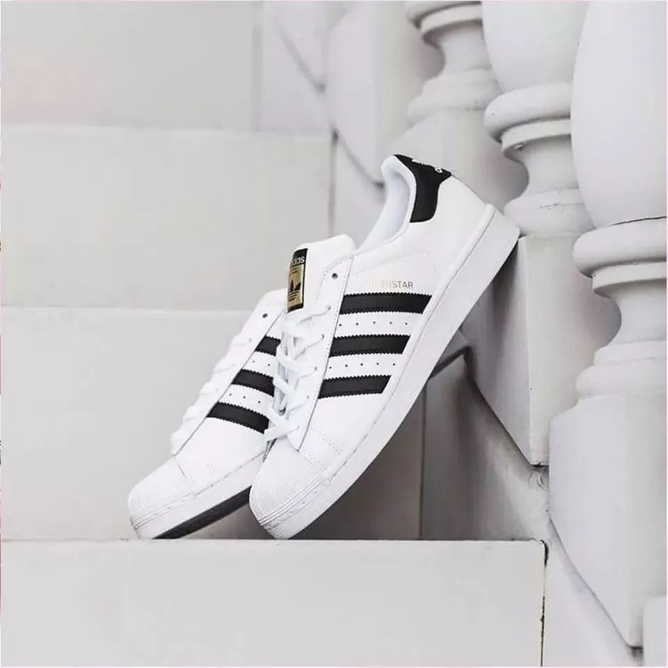 半价 火了50年的adidas贝壳头 太时髦了 Adidas 新浪新闻 半价 火了50年的adidas贝壳头 太时髦了 Adidas 新浪新闻
