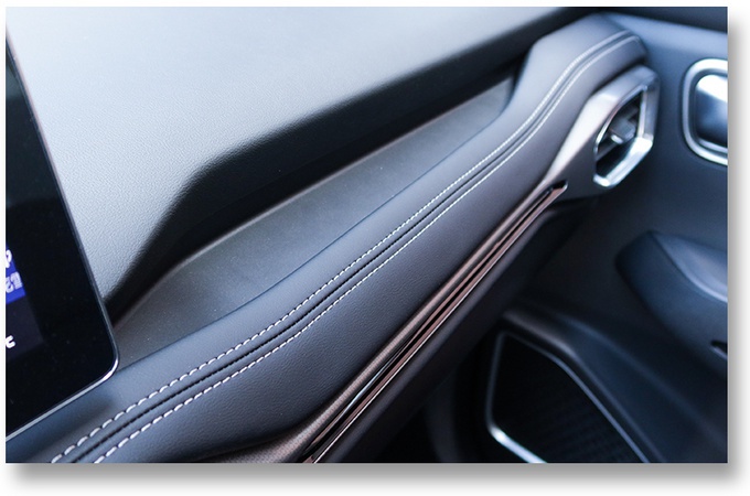 吉利新SUV实拍，空间真大，5座/7座可选，15万起售下月就能买