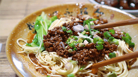 这家开在居民楼里的面馆,它说它拥有重庆小面的精髓