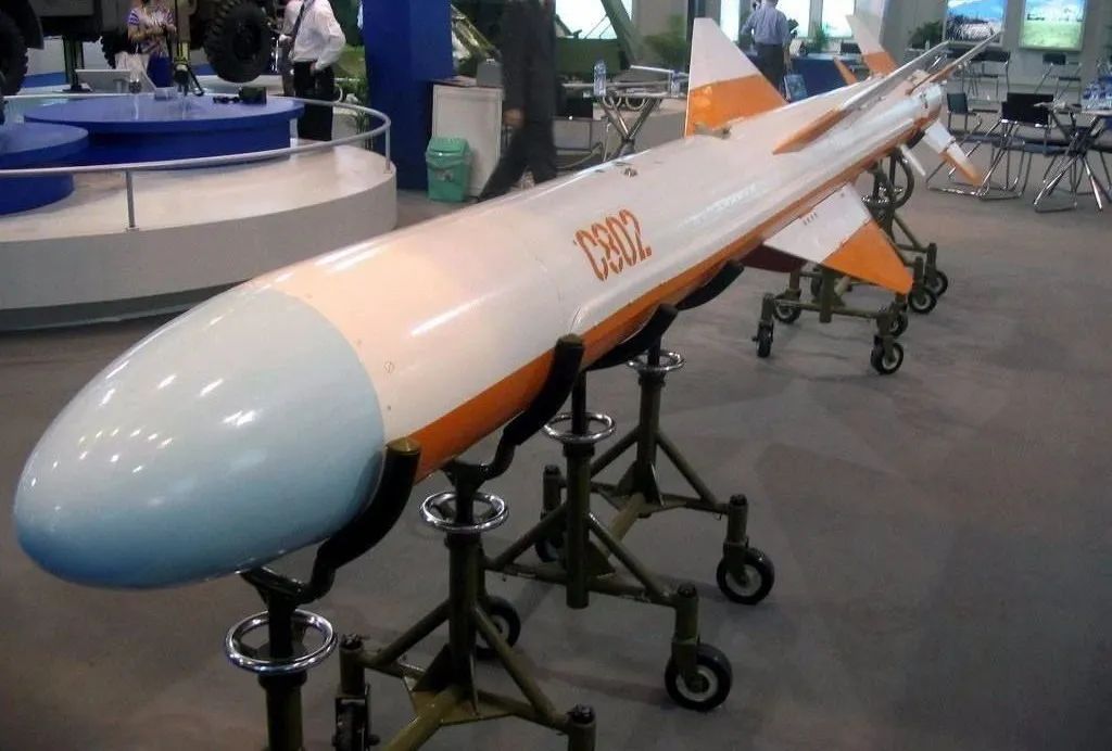 伊朗再闹国际笑话!反舰导弹击中自家战舰,中国网友提出3大质疑!