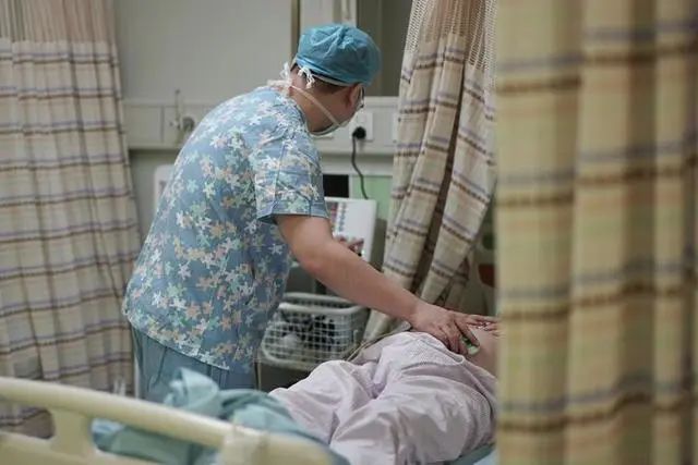 国际护士节|产科里的男助产士:亲手帮老婆接生收获双重幸福