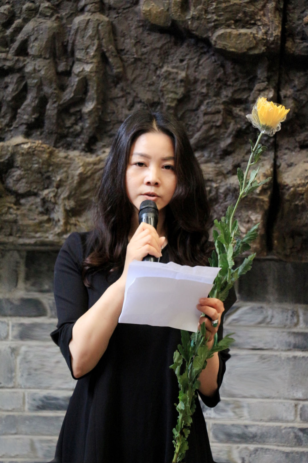 由于馆主樊建川今日赶赴成都参加四川省人民代表大会,今年的祭奠仪式