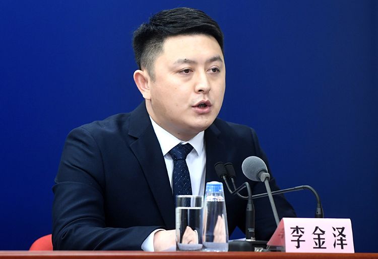 北京医院外科icu护师李金泽回答记者提问.