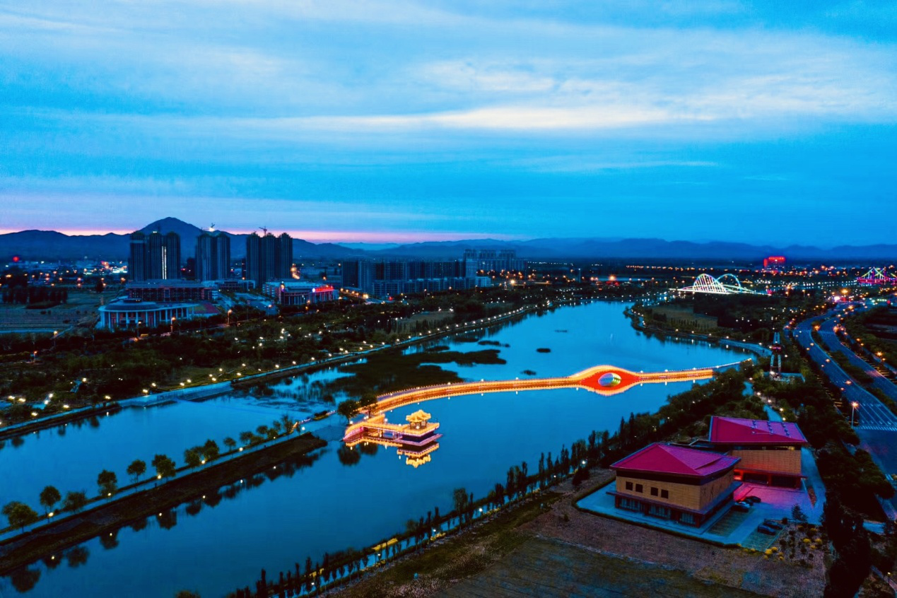 云中河景区以水域景观为主线,以植物景观为基调,又有云中,七一,慕山