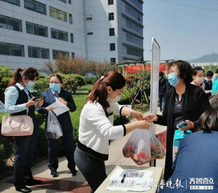 青岛举办首届百种果蔬原产地直购节,3000斤蔬果被“秒”抢
