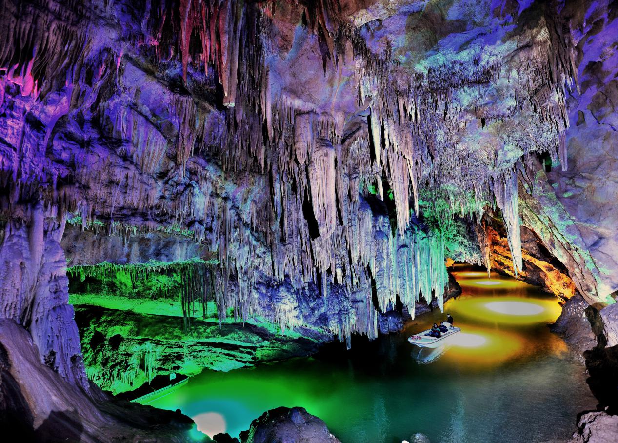 中国旅游日,本溪水洞景区"约惠"游客