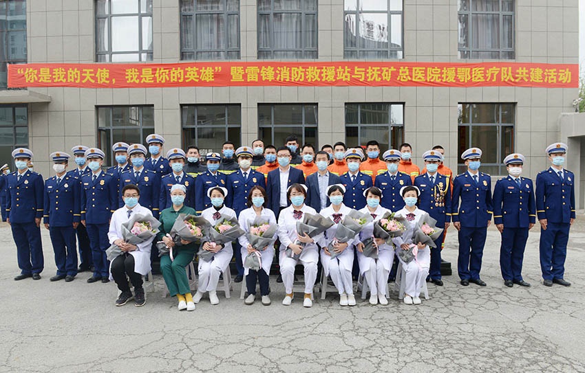 护士节消防员送来了特殊礼物