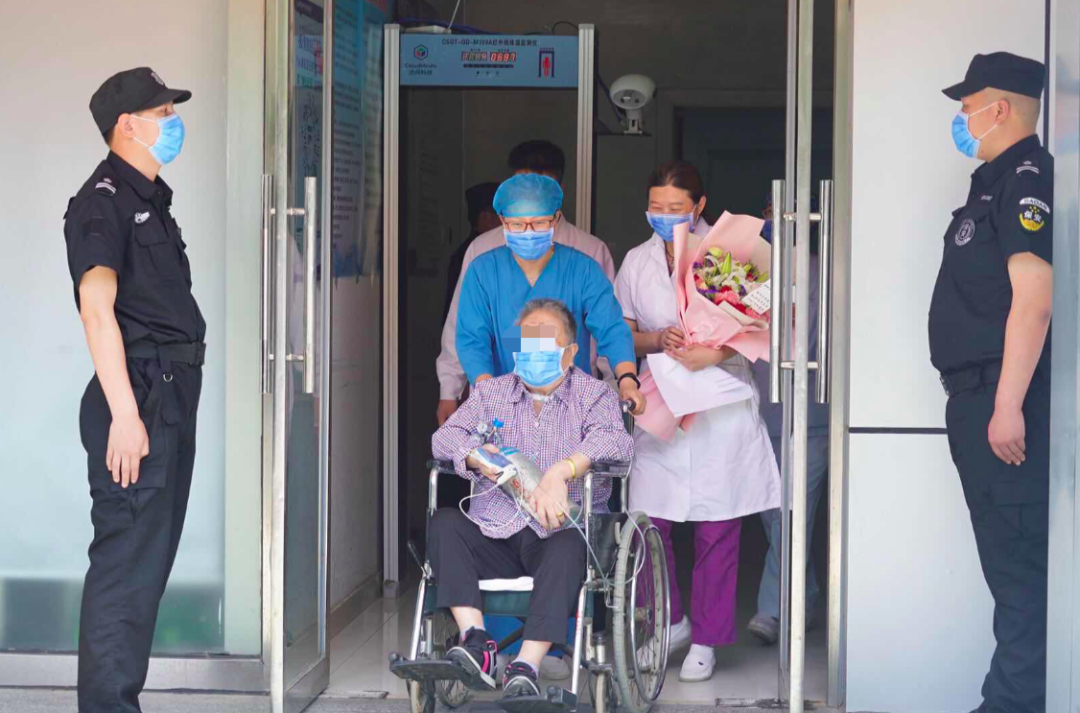 北京新冠肺炎首例"脱机"患者康复出院