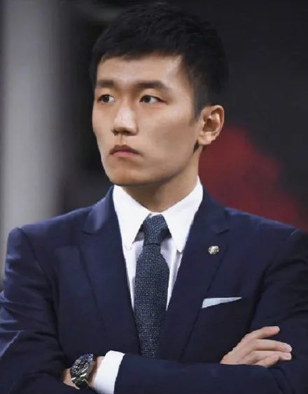 苏宁的少东家叫张康阳,长这样↓这消息相当王思聪第一次被拍到陪女孩