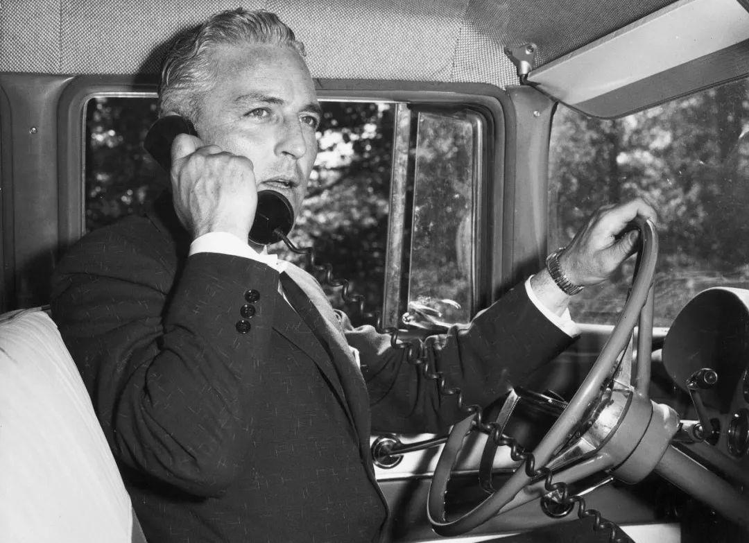 不骗你,世界上第一台手机,其实是一辆车