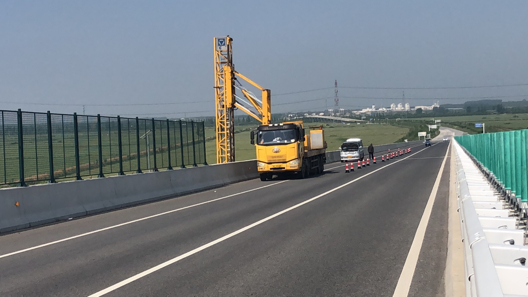 路线起自330省道与通湖大道交会处,经泗洪县城头乡跨越溧河洼至双沟镇