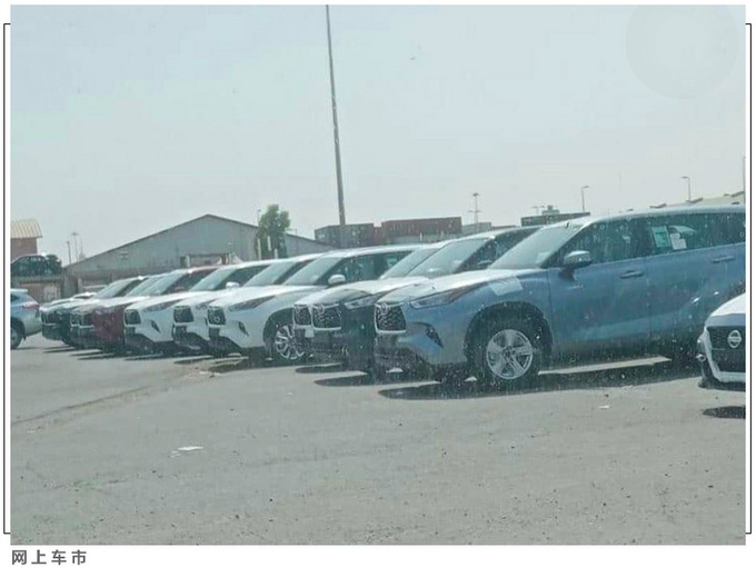 丰田新汉兰达到港实拍！尺寸增加，但第二排这个位置有点失望