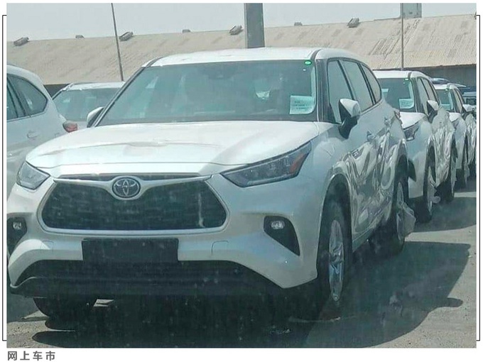 丰田新汉兰达到港实拍！尺寸增加，但第二排这个位置有点失望