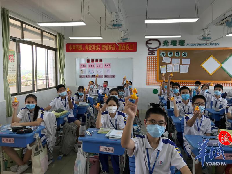 "5月13日上午,佛山市南海区大沥镇盐步中学和盐步三中的初三学生们