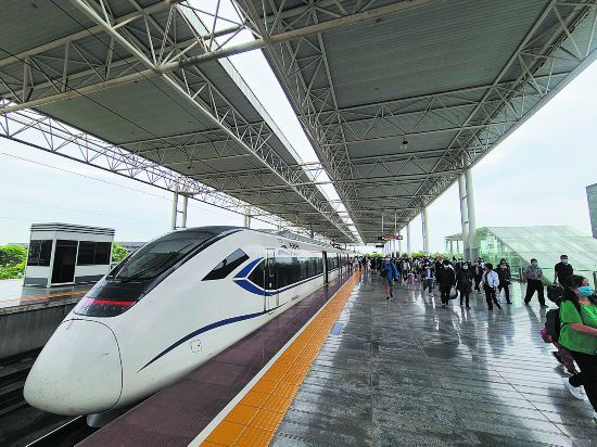 成灌快铁开行10年|动车|高铁_新浪新闻