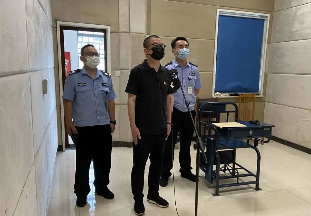 倪政伟在看守所视频参加庭审