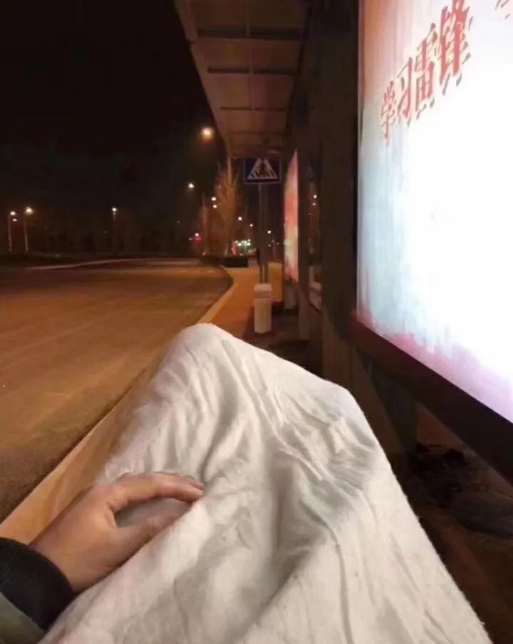 15像极了绝望又倔强的你@迷惑行为中心鞋子被拽掉的那一刻