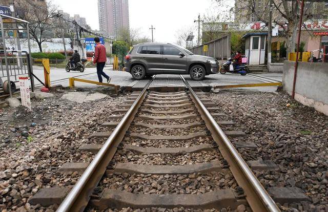 南京六届人大代表接力,把这条扰民铁路"搬"出主城