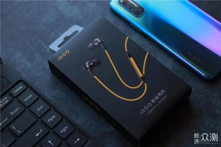 不过,最近推出的这款iqoo影音耳机,绝对可以弥补酷客们的