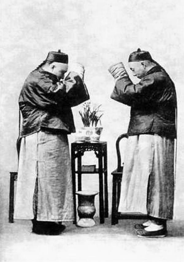 专栏·风土识小|"握手"之前的"拱手礼"