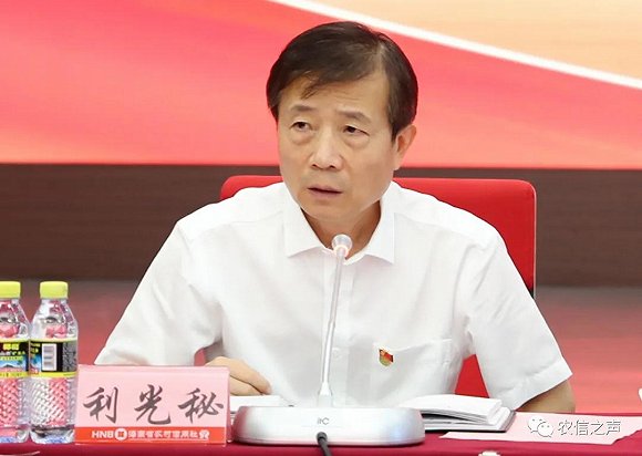 海南省农信社召开全省农信社坚决打赢"三大战役"座谈会