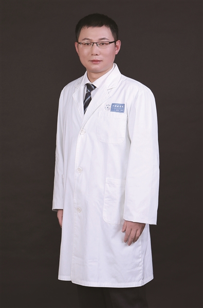 季骏:南京市口腔医院口腔正畸科副主任,医学博士学位,主任医师,江苏省