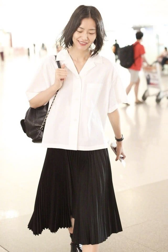 郑爽化身"人间小仙女"!脏辫加持银色皮裙,教你如何元气百变