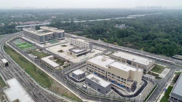 今天 成都地铁17号线喜提车辆段