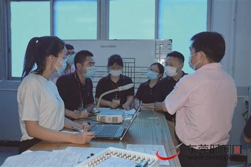 横沥供图5月13日,横沥镇创富针织有限公司"村民车间"与珀韵电子有限