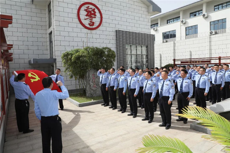 中国江苏网5月15日连云港讯 5月13日,连云港市公安局组织今年以来新