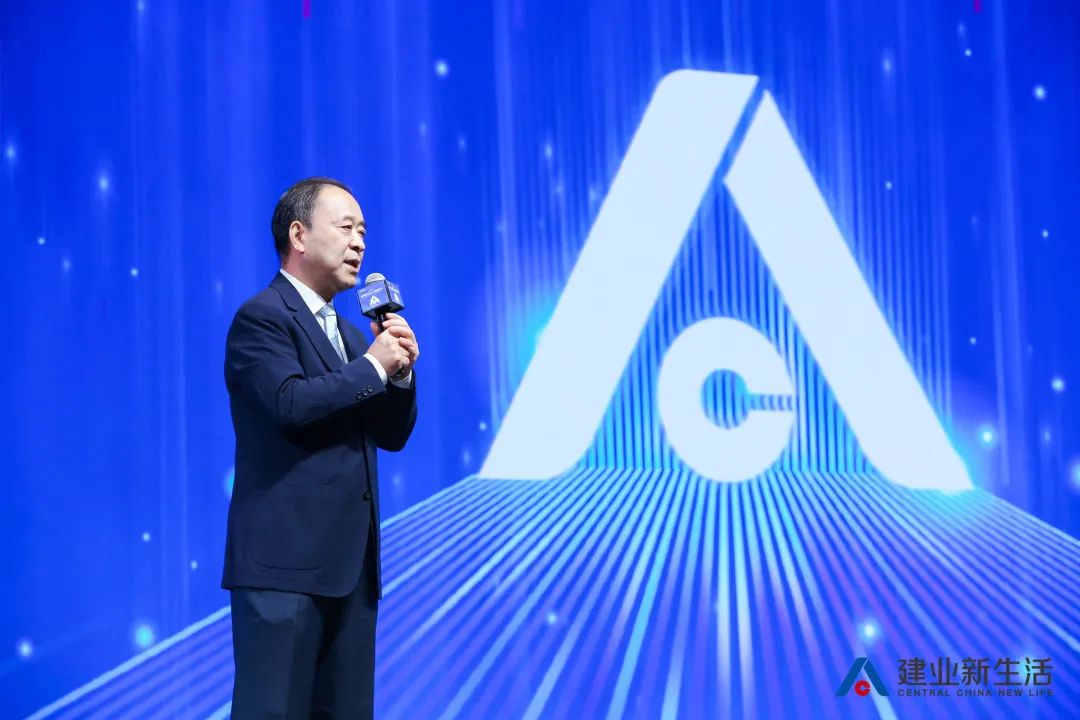 74 陈义初74 郑彦英晨钟敲响,开启新篇.至此,建业新生活成功上市!