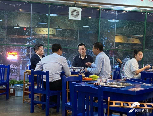 这就是山东｜繁荣夜经济领导干部带头请客下馆子，这次是淄博市委书记