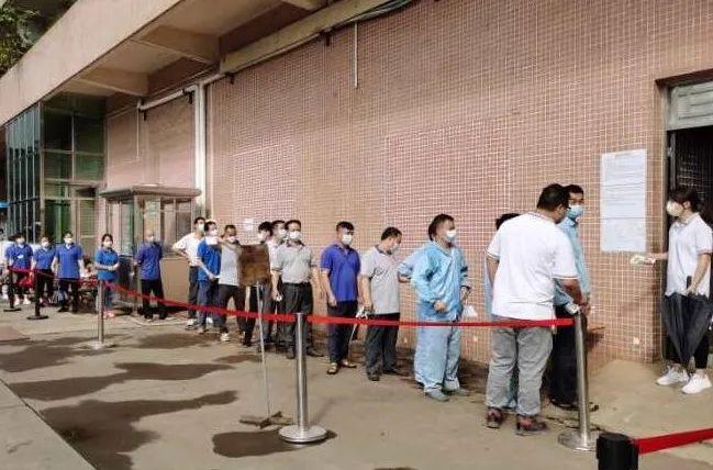 一线守护党旗飘扬丨疫情防控不放松健康服务加速度