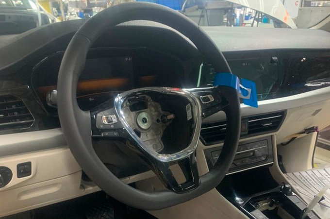 大众新款朗逸工厂实拍，配置大幅提升，液晶仪表+大屏全都有