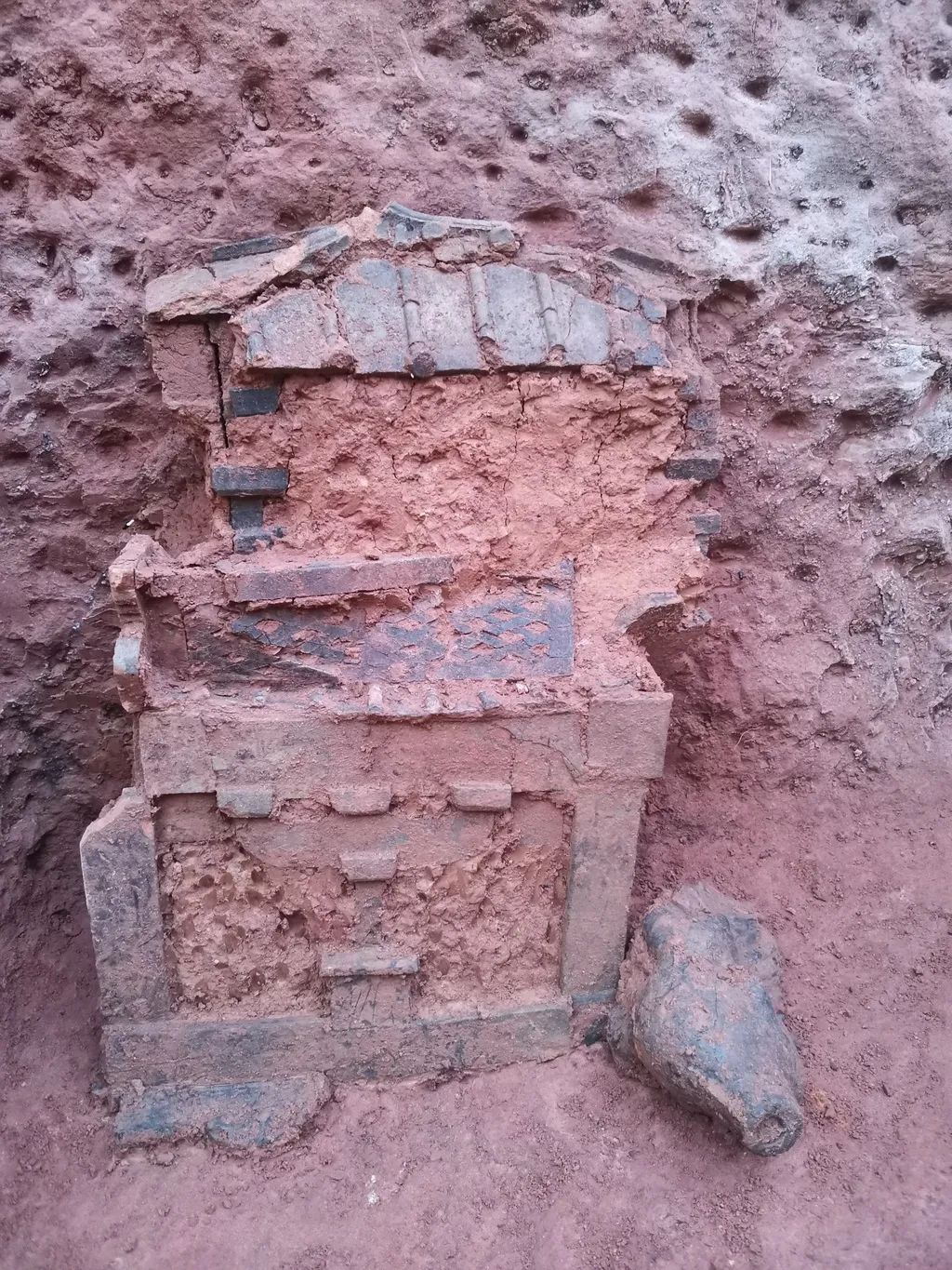 成都发现超6000座古墓堪称半部四川通史里面有张很熟悉的笑脸