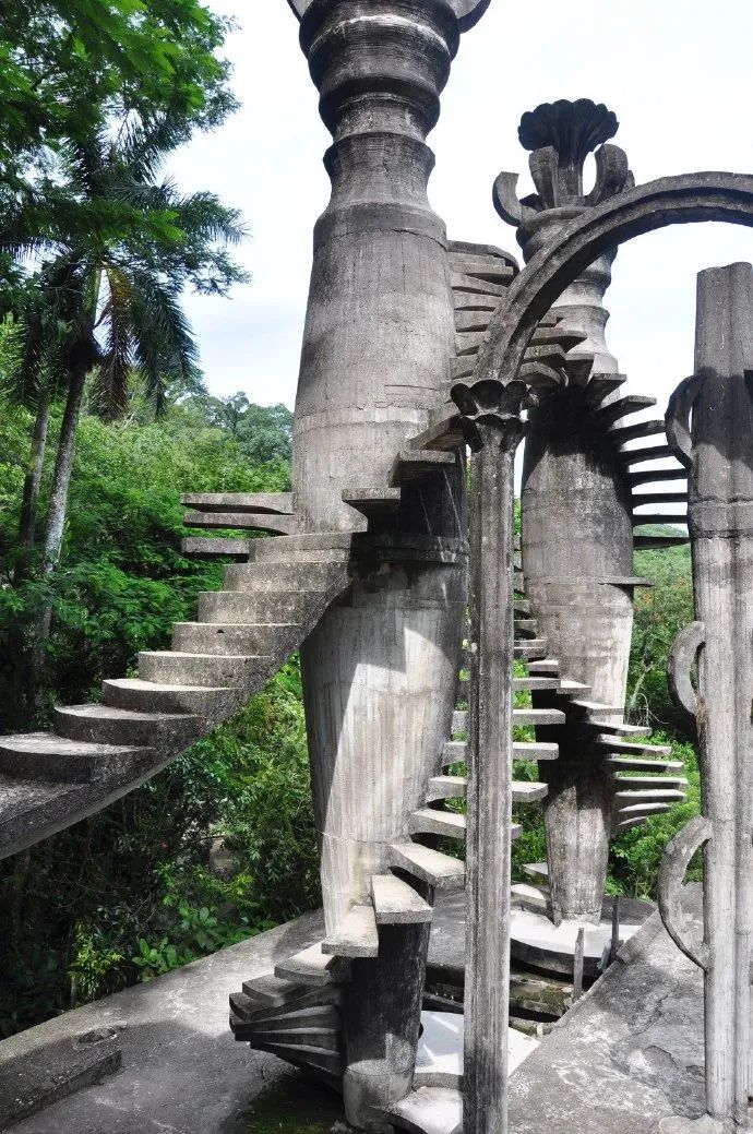 丛林花园:像失落文明的遗迹,又像是被废弃的仙境!