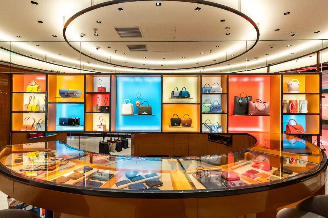 杨佑宁当爸,lv推出桌上足球台,康泰纳仕集团将大量裁员