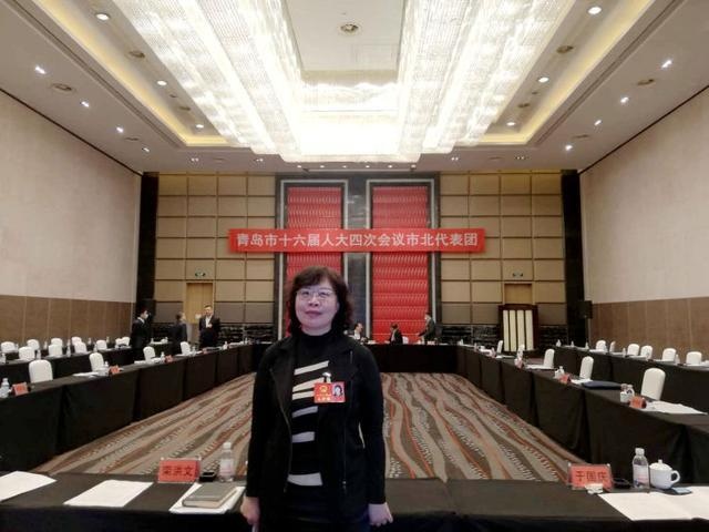 青岛市人大代表亓蓉:完善人民陪审员制度 弘扬司法民主