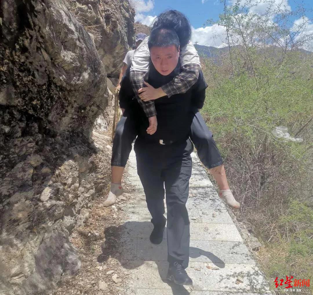 高原上背着落水女孩跑向医院,最美"背人政委":我差点跑晕了