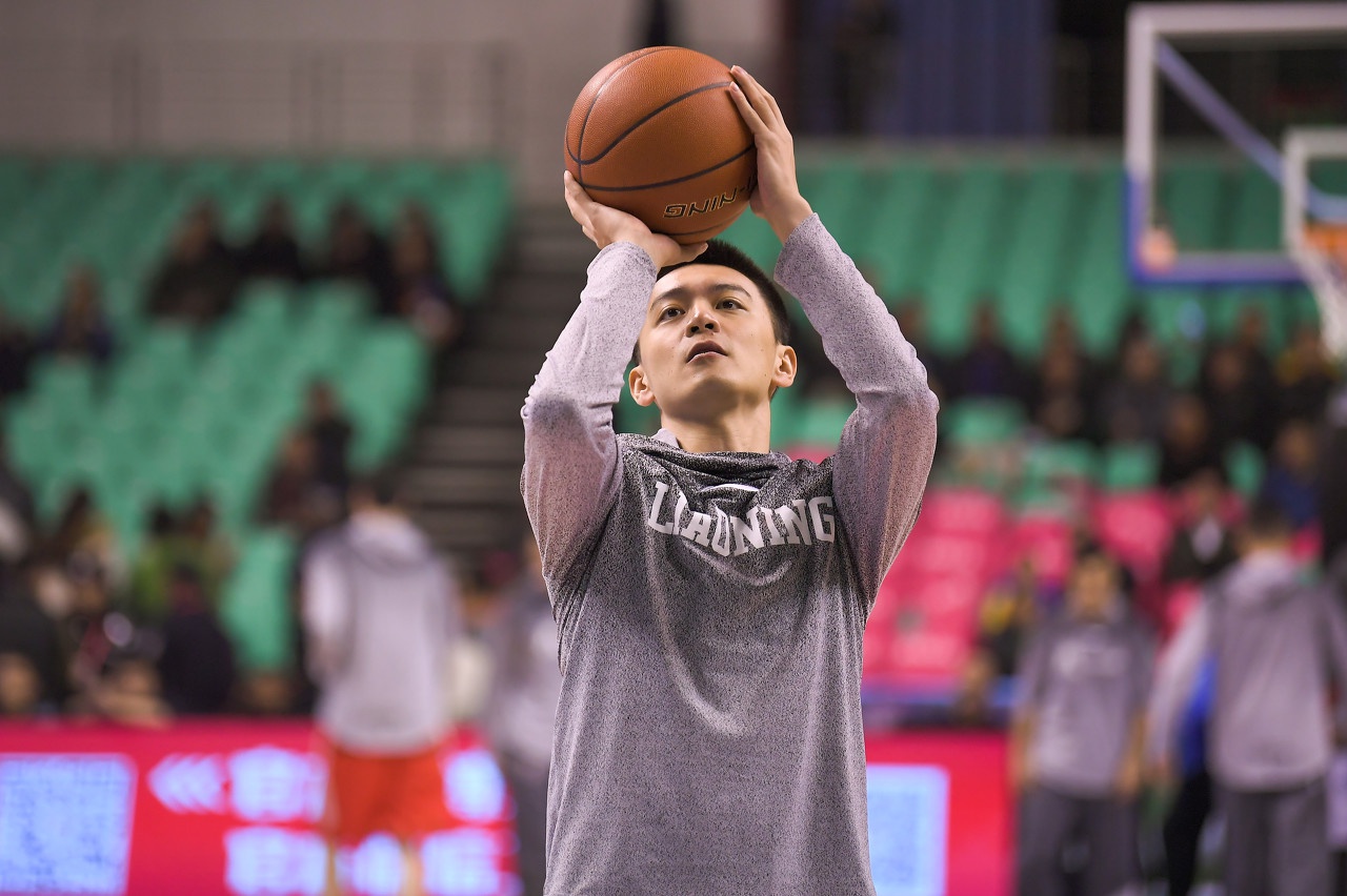 今日图集:辽宁男篮颜值担当杨鸣