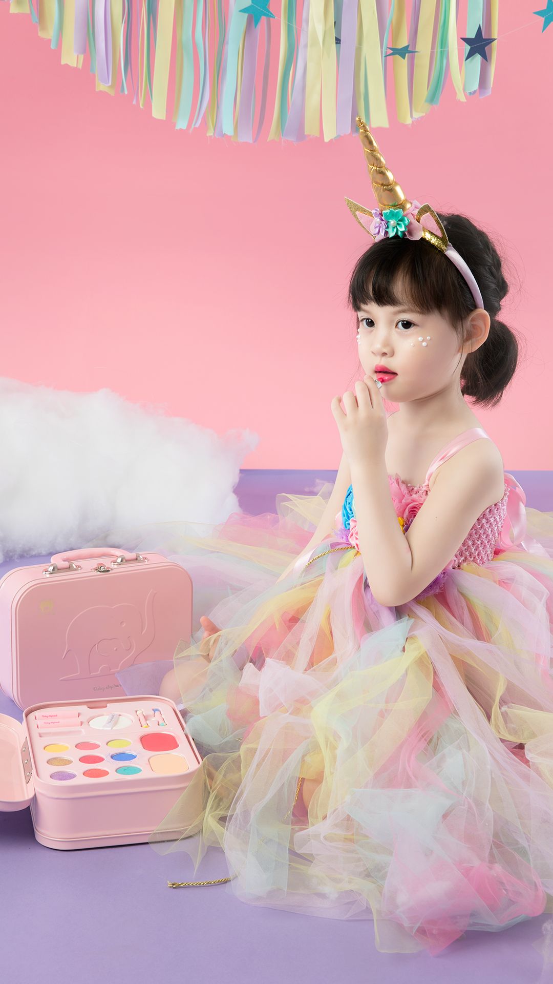 让小公主尖叫的彩妆礼盒口红眼影粉饼清水也能洗干净