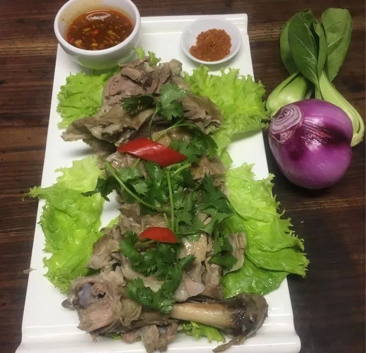 老歌老酒老味道,又可以和亲朋好友,红尘知己来这里谈天说地,大块吃肉