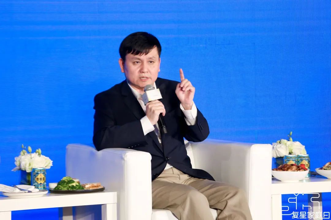 郭广昌对话张文宏:给中小企业三个建议