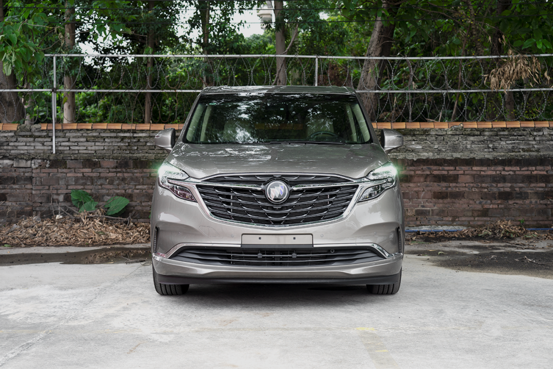 举重若轻,实拍新款上汽通用别克gl8 es陆尊