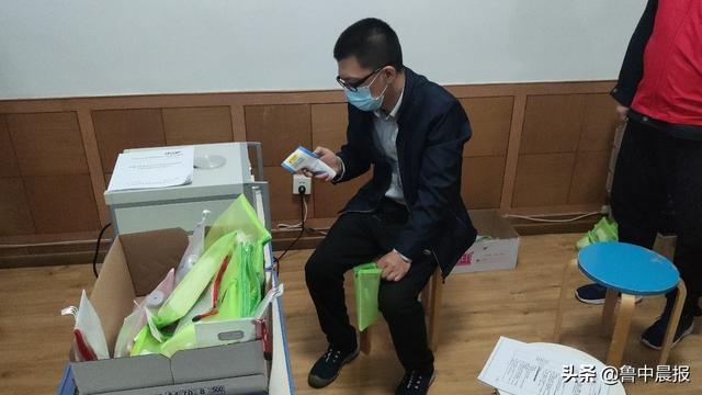 520世界计量日来临淄博计量进社区免费给市民校准血压仪测温仪等