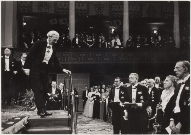 1950年，诺贝尔奖委员会在授予罗素诺贝尔文学奖。