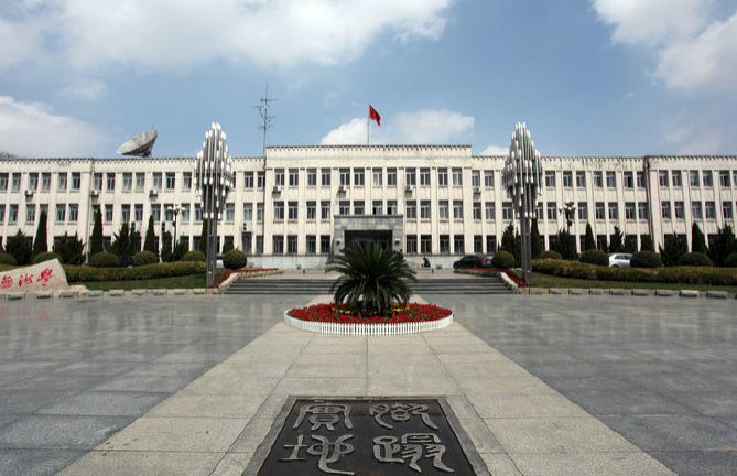 农学院几个历史时期,1952年全国高等院校调整,与复旦大学农学院合并
